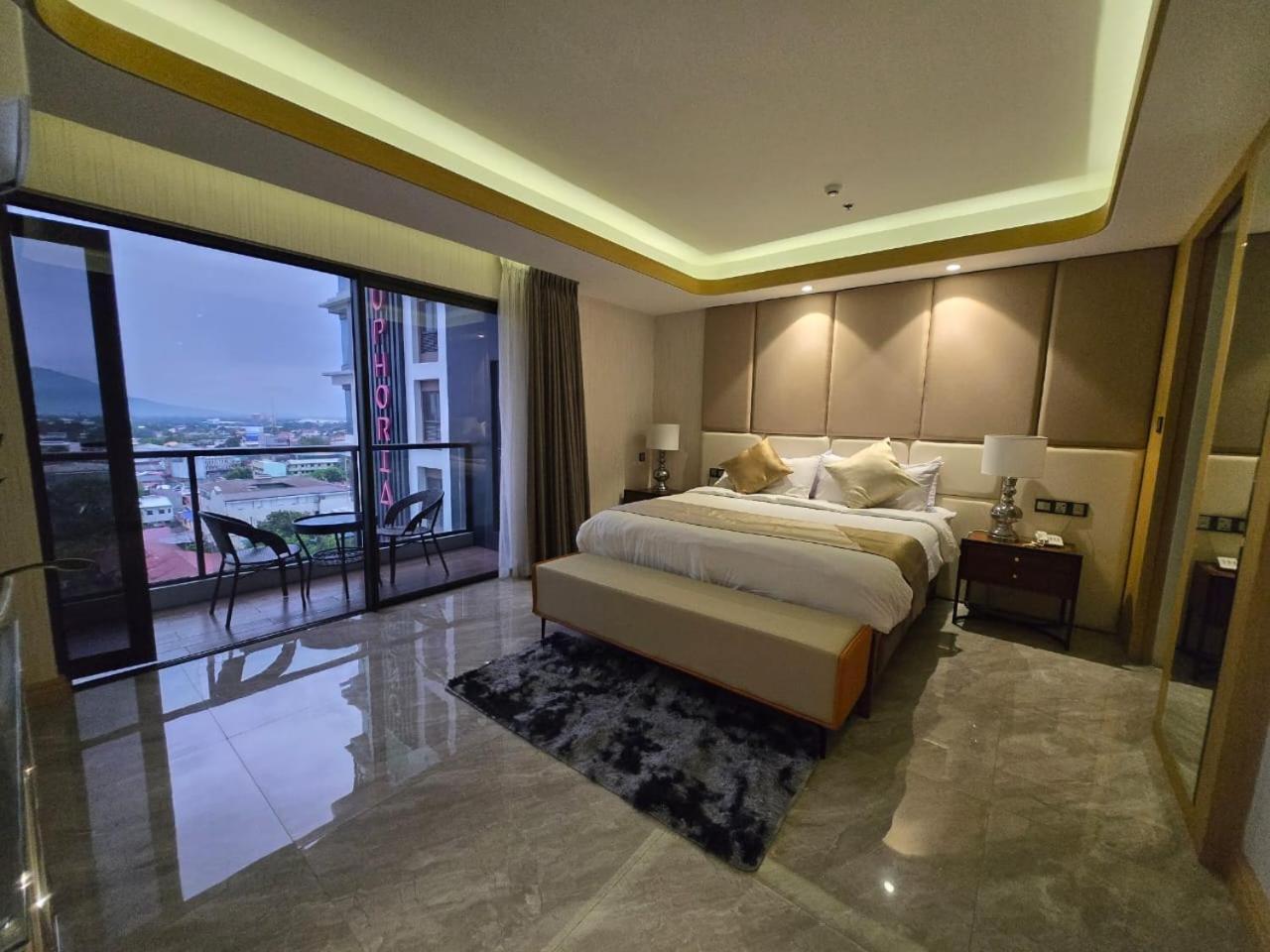 One Euphoria Apartment Angeles Exterior photo