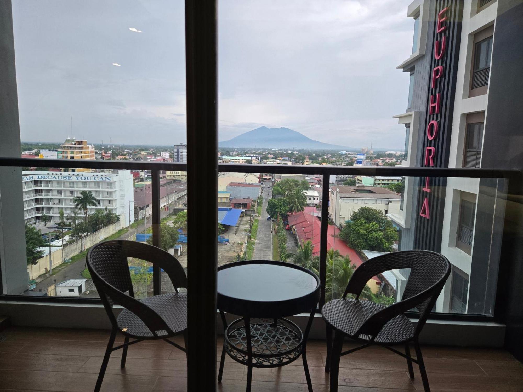 One Euphoria Apartment Angeles Exterior photo